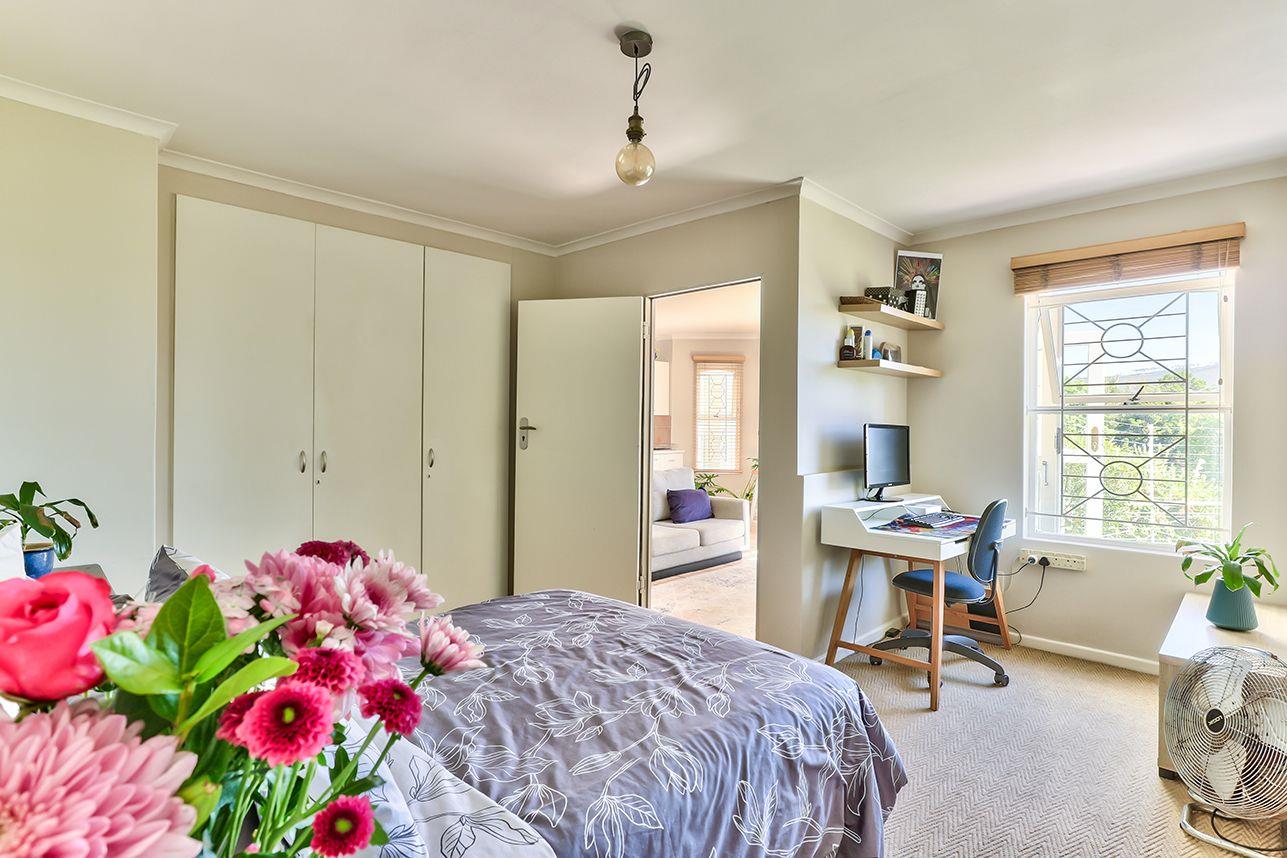 1 Bedroom Property for Sale in Vredehoek Western Cape